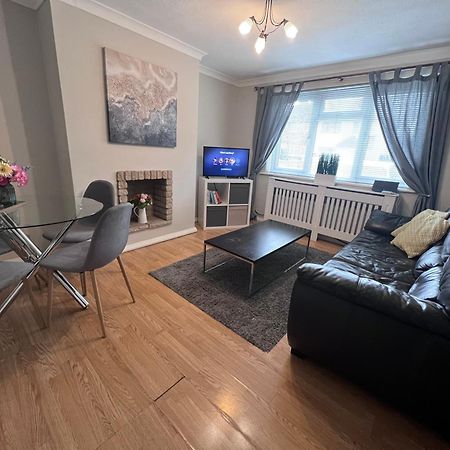 Croydon Apartment With Parking ลอนดอน ภายนอก รูปภาพ