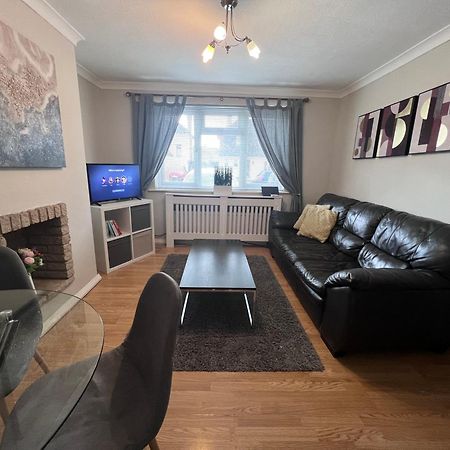 Croydon Apartment With Parking ลอนดอน ภายนอก รูปภาพ