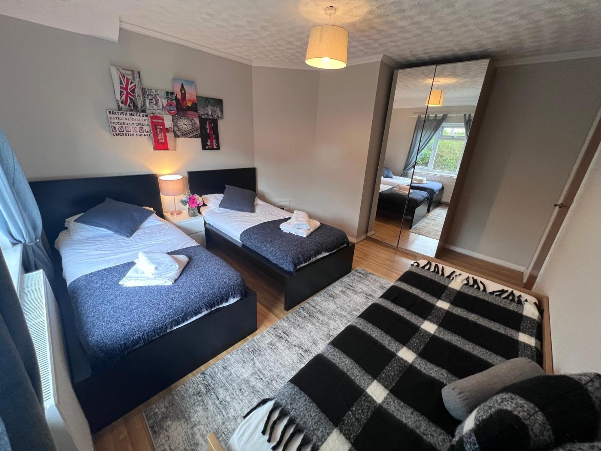 Croydon Apartment With Parking ลอนดอน ภายนอก รูปภาพ