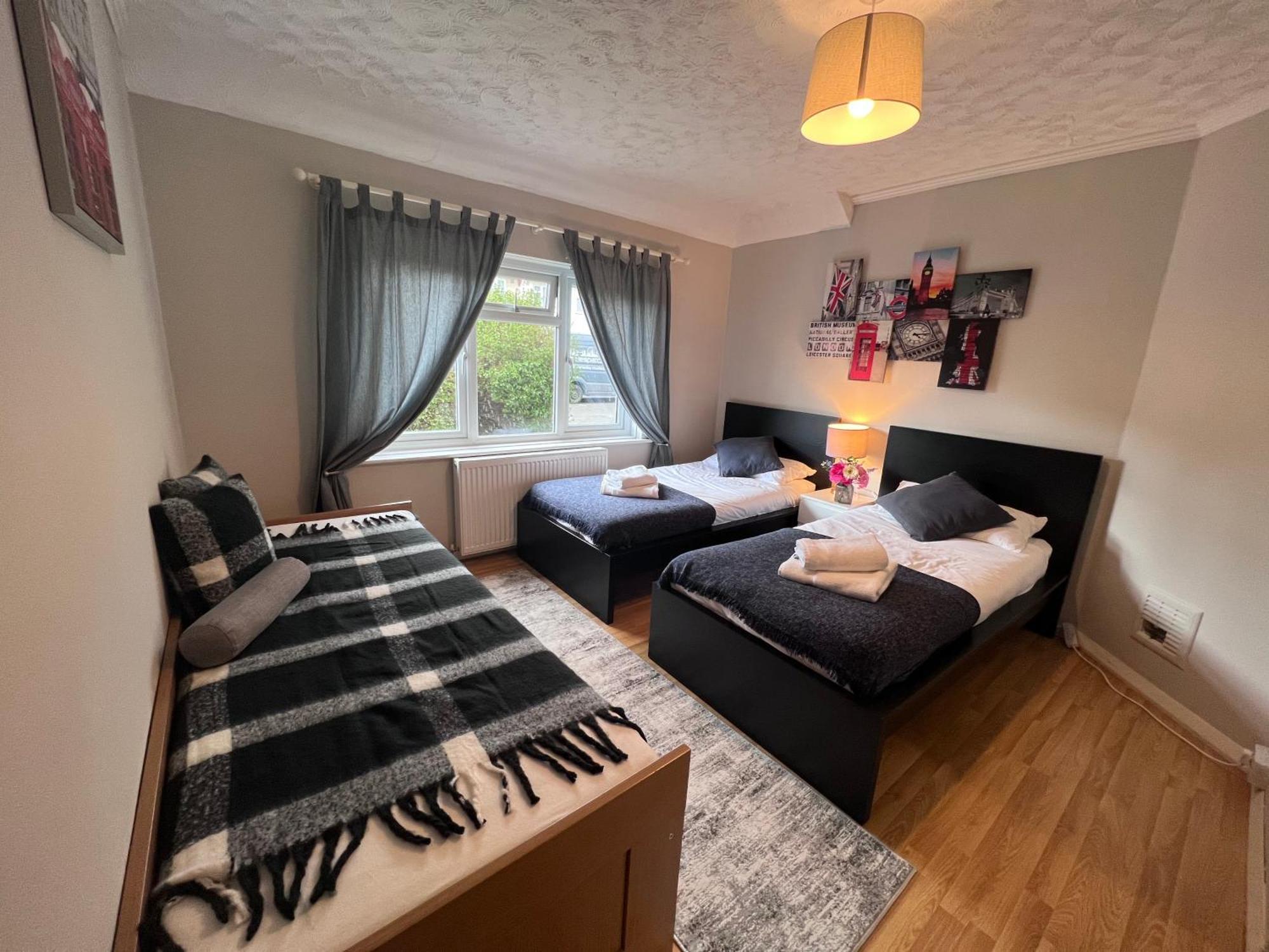 Croydon Apartment With Parking ลอนดอน ภายนอก รูปภาพ