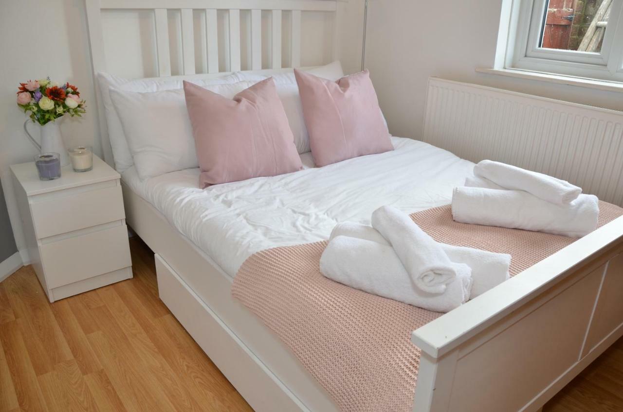 Croydon Apartment With Parking ลอนดอน ภายนอก รูปภาพ