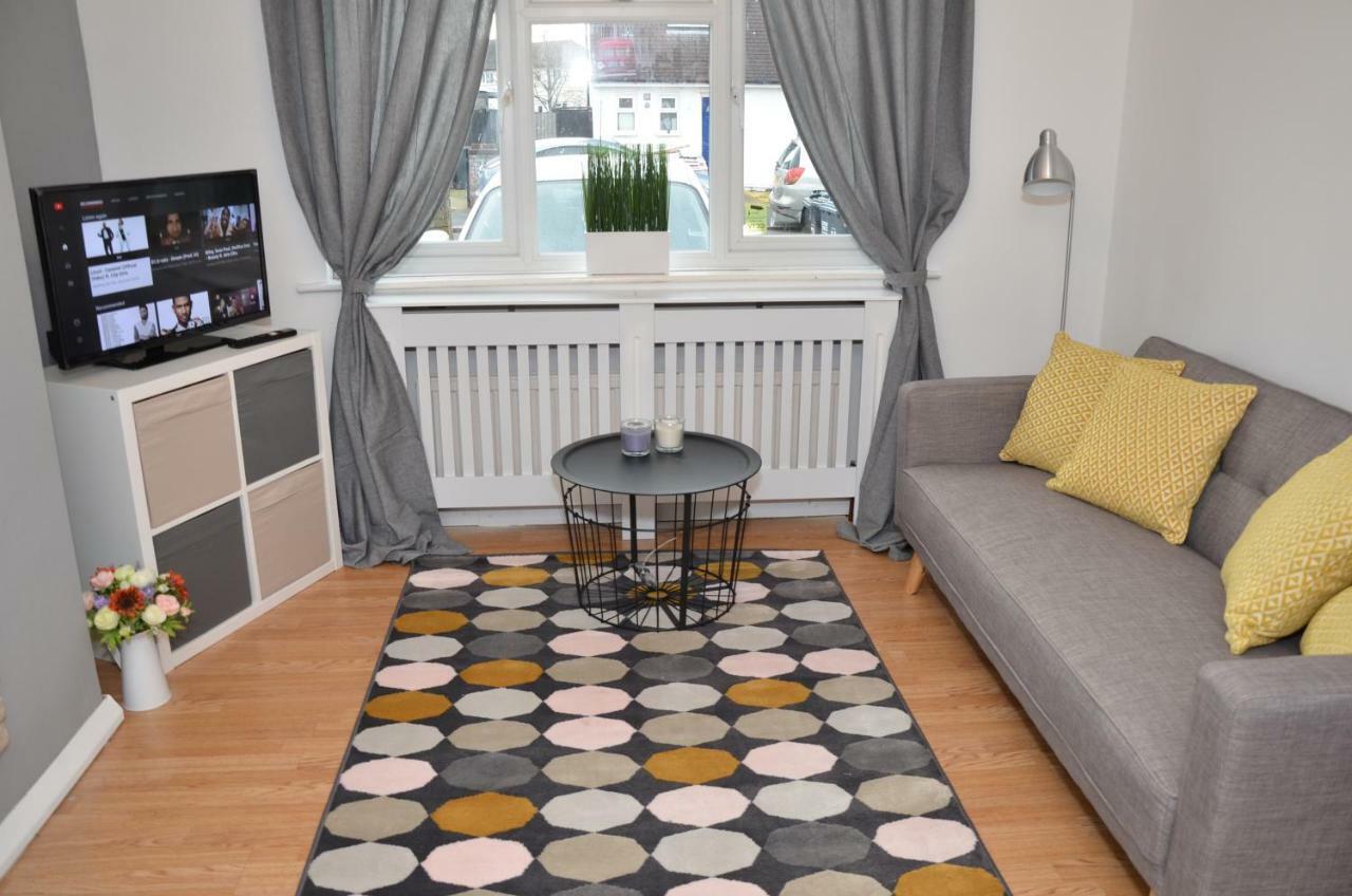 Croydon Apartment With Parking ลอนดอน ภายนอก รูปภาพ