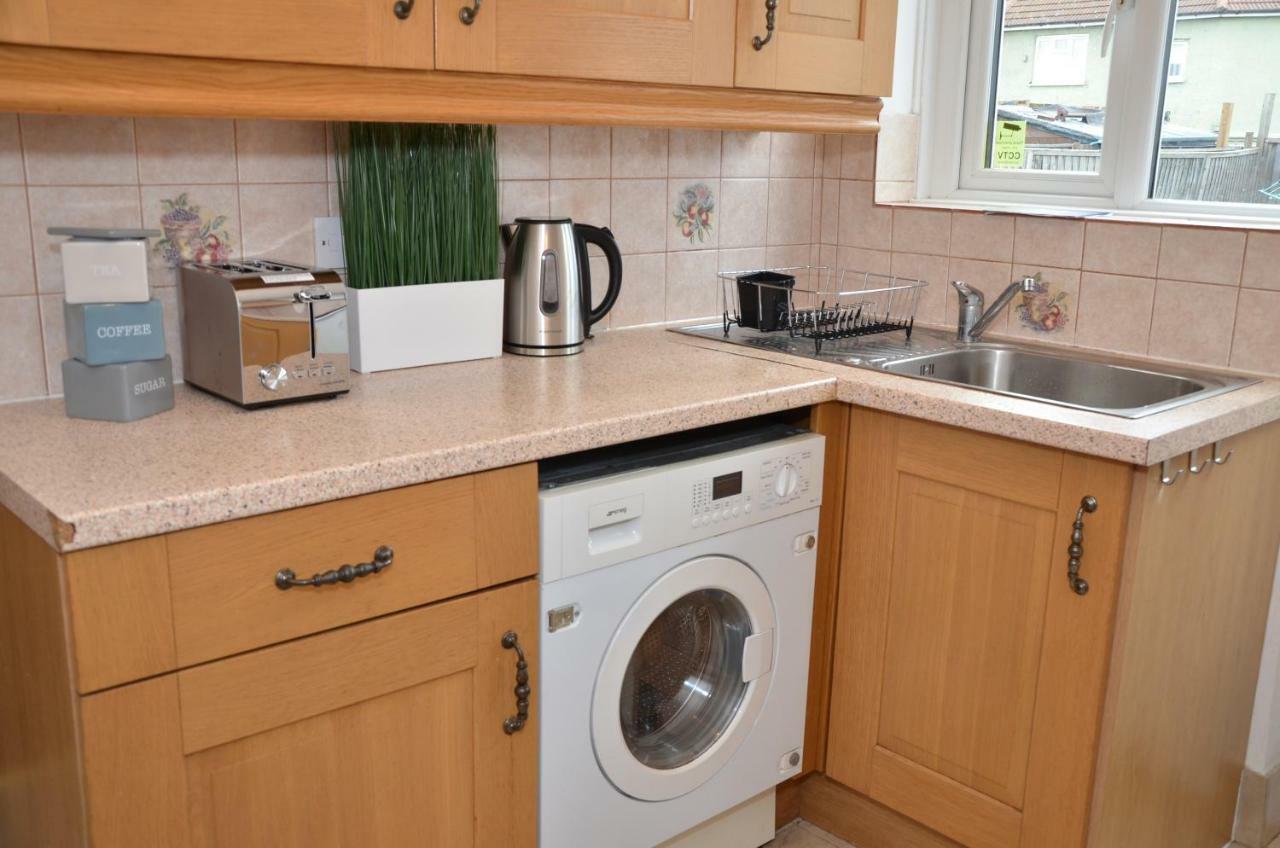 Croydon Apartment With Parking ลอนดอน ภายนอก รูปภาพ